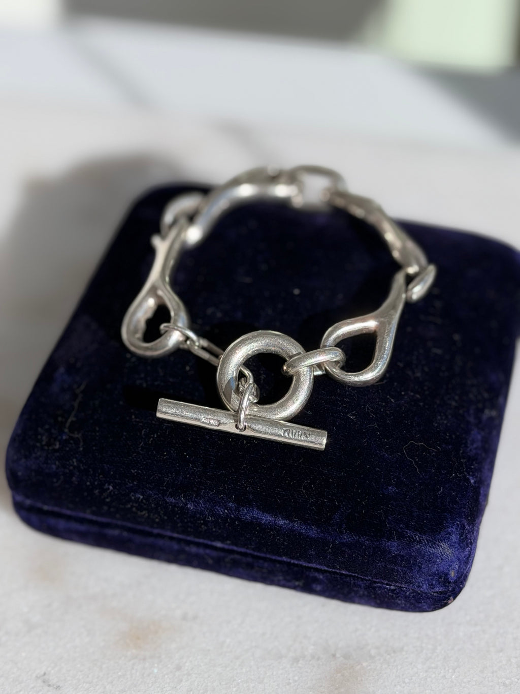 CIRCA 1950s EGYPTIAN .900 SILVER HORSEBIT BRACELET