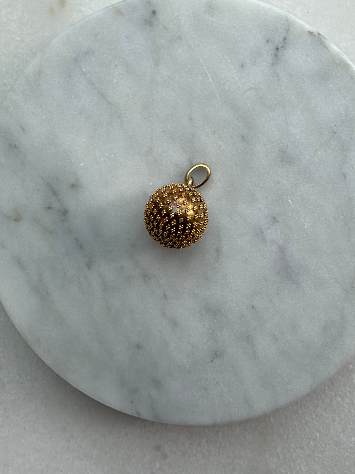 18CT GOLD GRANULATED ORB PENDANT