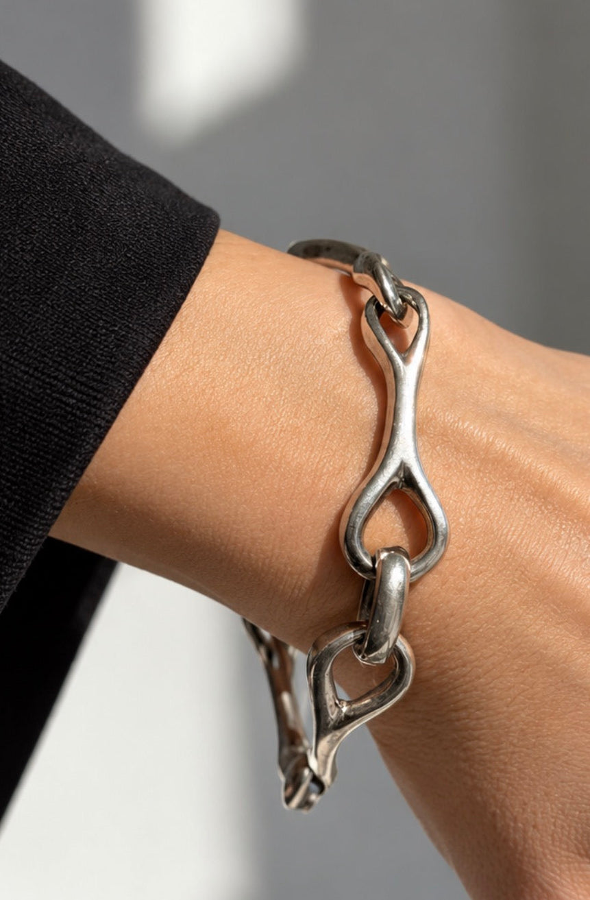 CIRCA 1950s EGYPTIAN .900 SILVER HORSEBIT BRACELET