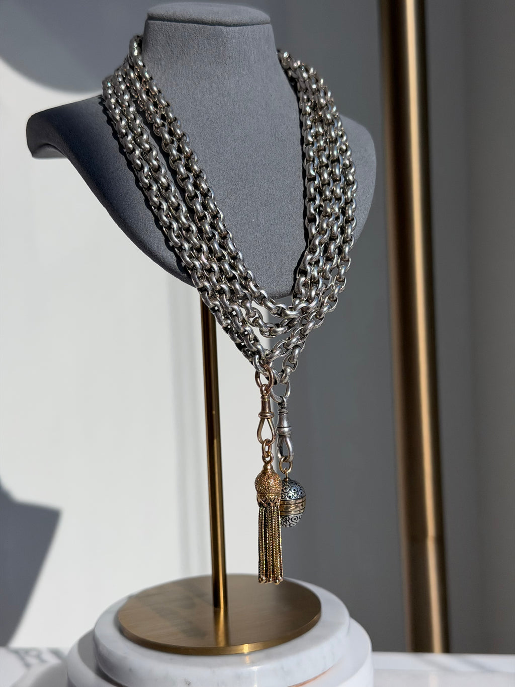 ANTIQUE SILVER GUARD CHAIN WITH 9CT GOLD DOG CLIP 28” 42gr.