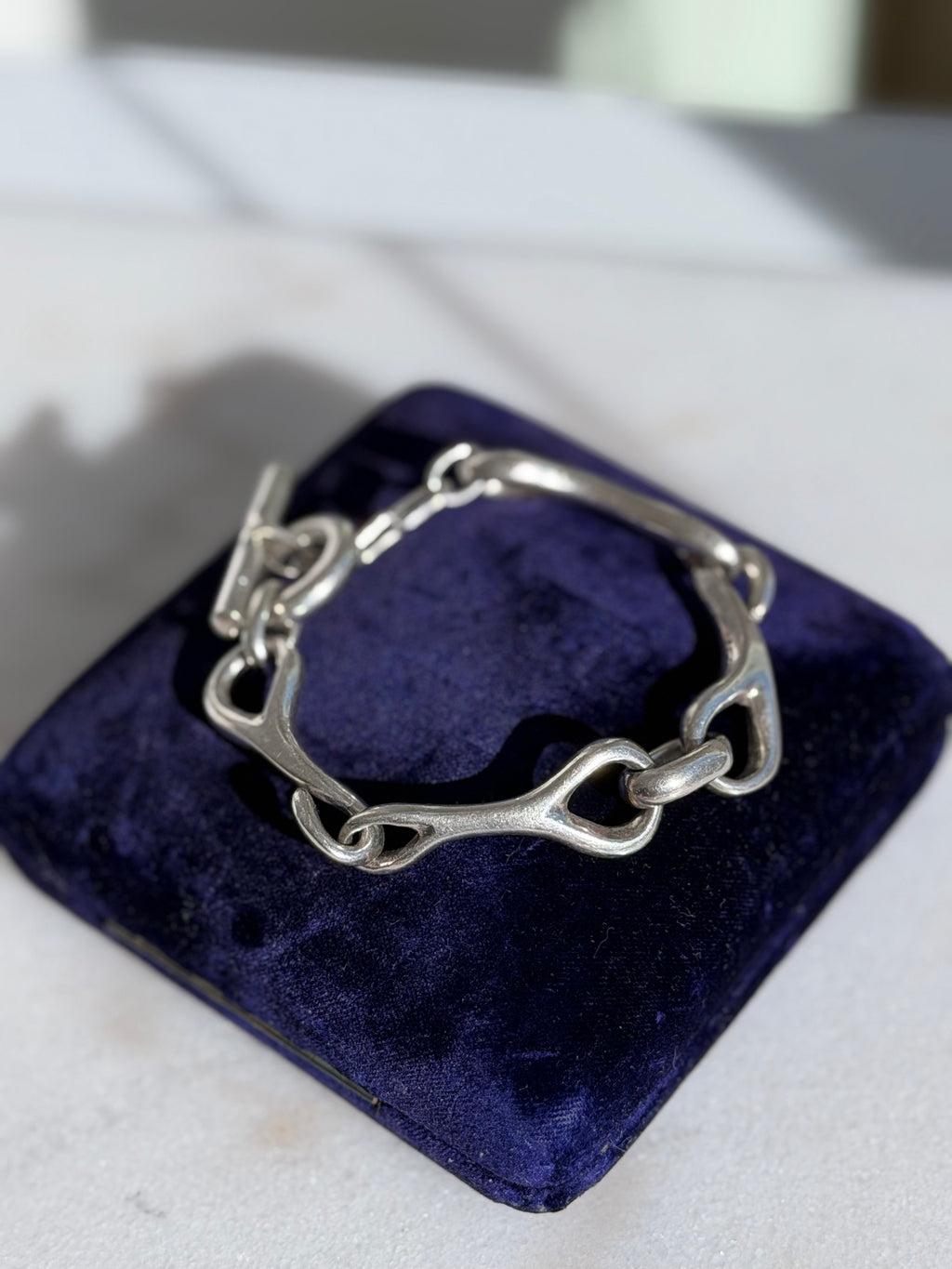 CIRCA 1950s EGYPTIAN .900 SILVER HORSEBIT BRACELET