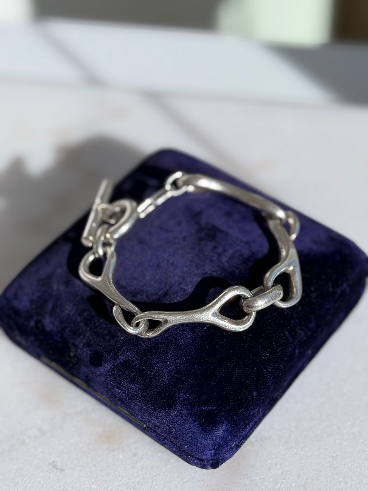 CIRCA 1950s EGYPTIAN .900 SILVER HORSEBIT BRACELET