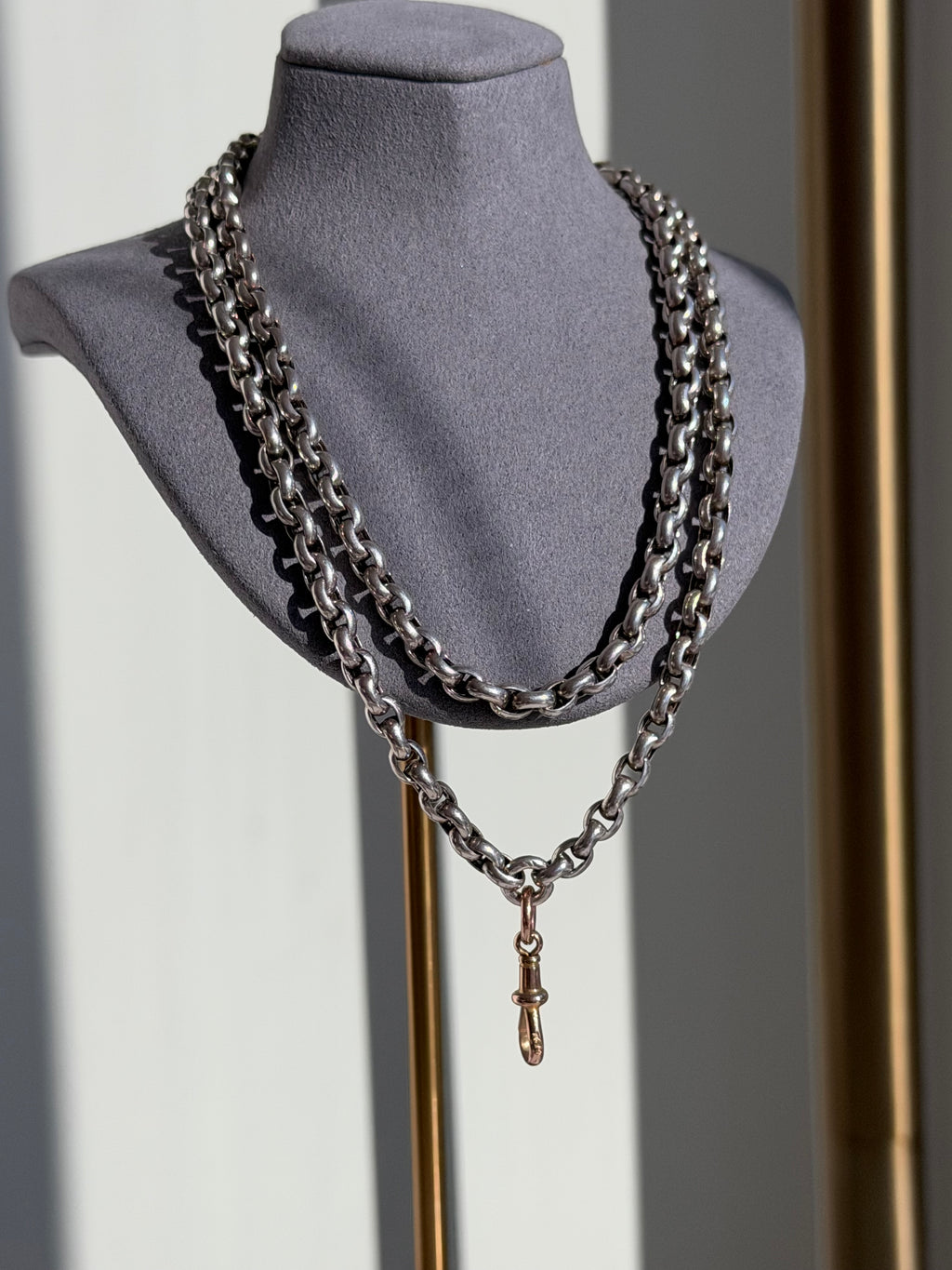 ANTIQUE SILVER GUARD CHAIN WITH 9CT GOLD DOG CLIP 28” 42gr.
