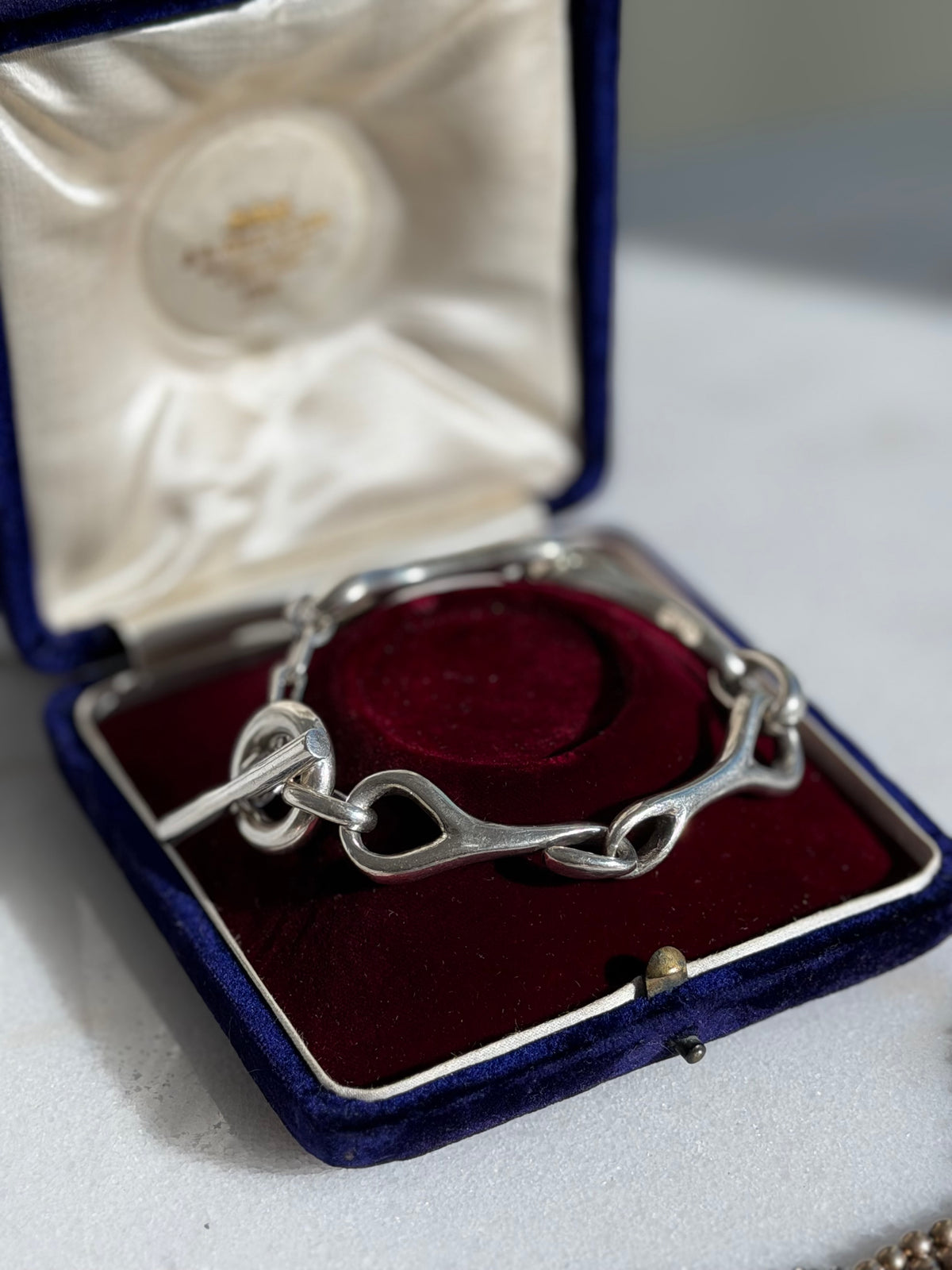 CIRCA 1950s EGYPTIAN .900 SILVER HORSEBIT BRACELET