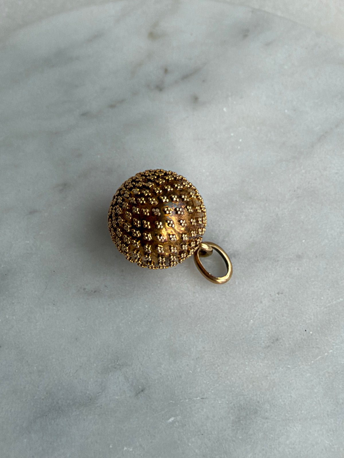 18CT GOLD GRANULATED ORB PENDANT