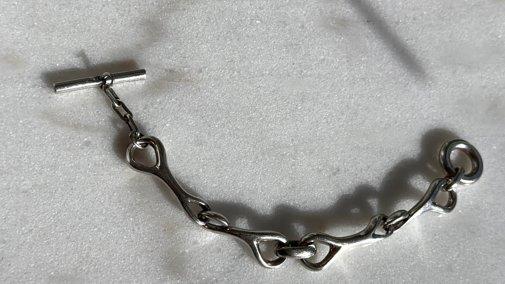 CIRCA 1950s EGYPTIAN .900 SILVER HORSEBIT BRACELET