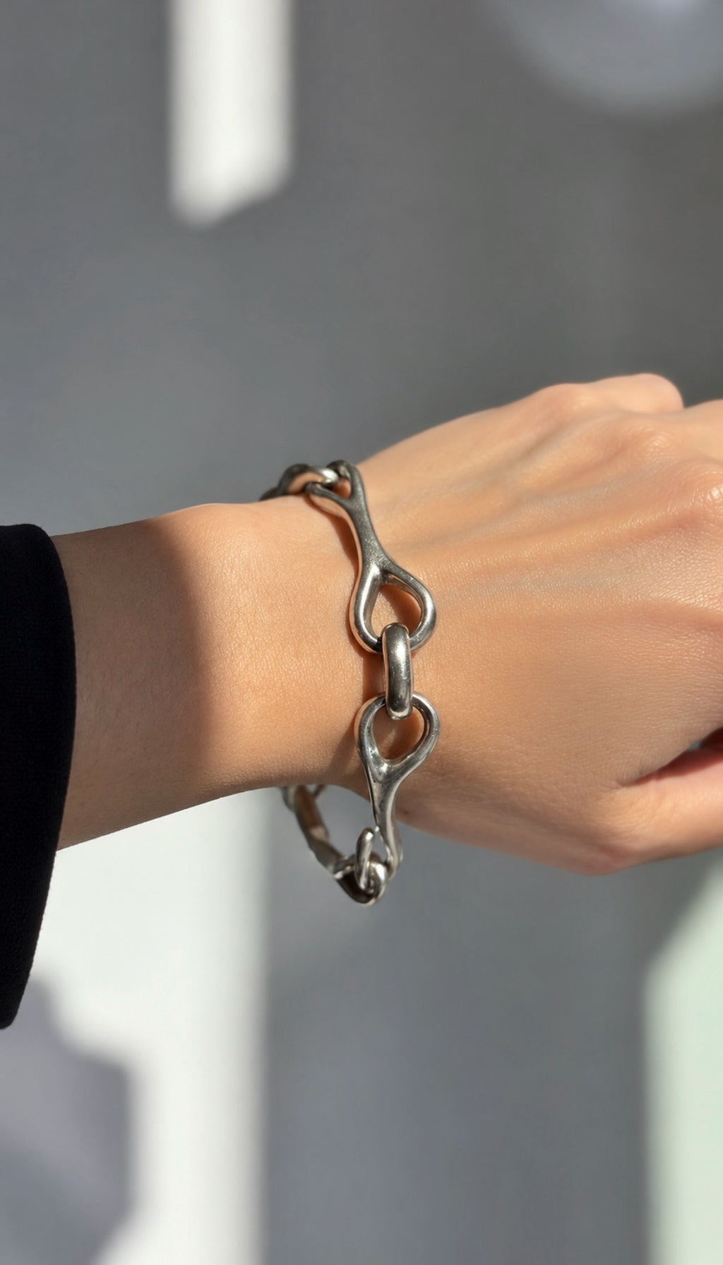 CIRCA 1950s EGYPTIAN .900 SILVER HORSEBIT BRACELET