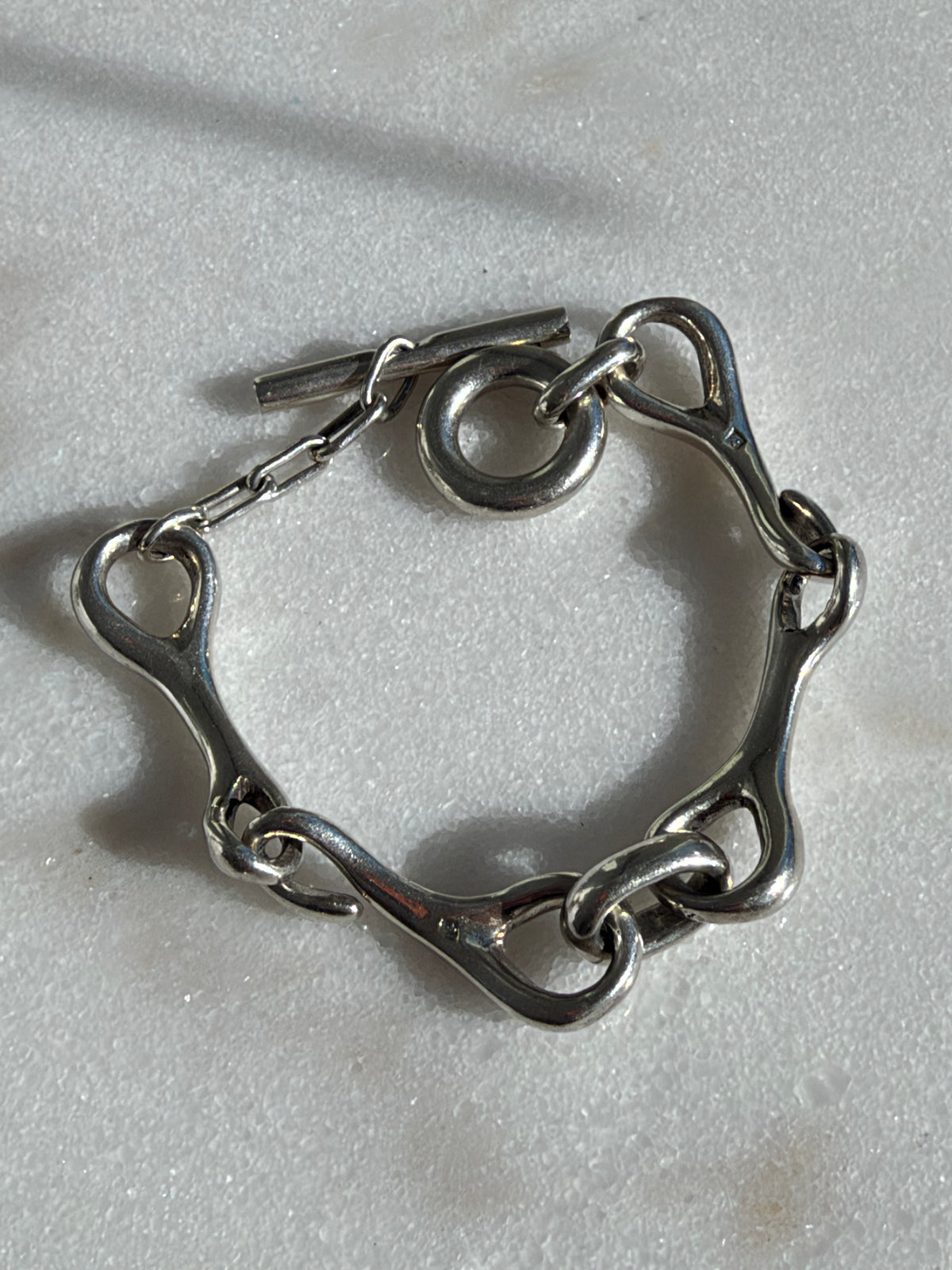 CIRCA 1950s EGYPTIAN .900 SILVER HORSEBIT BRACELET