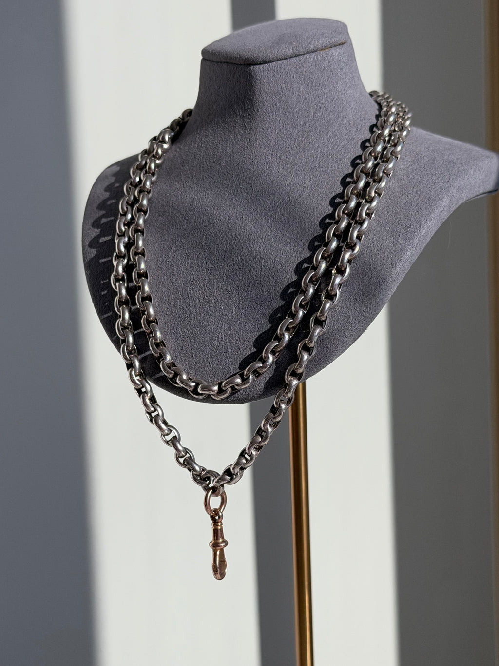 ANTIQUE SILVER GUARD CHAIN WITH 9CT GOLD DOG CLIP 28” 42gr.