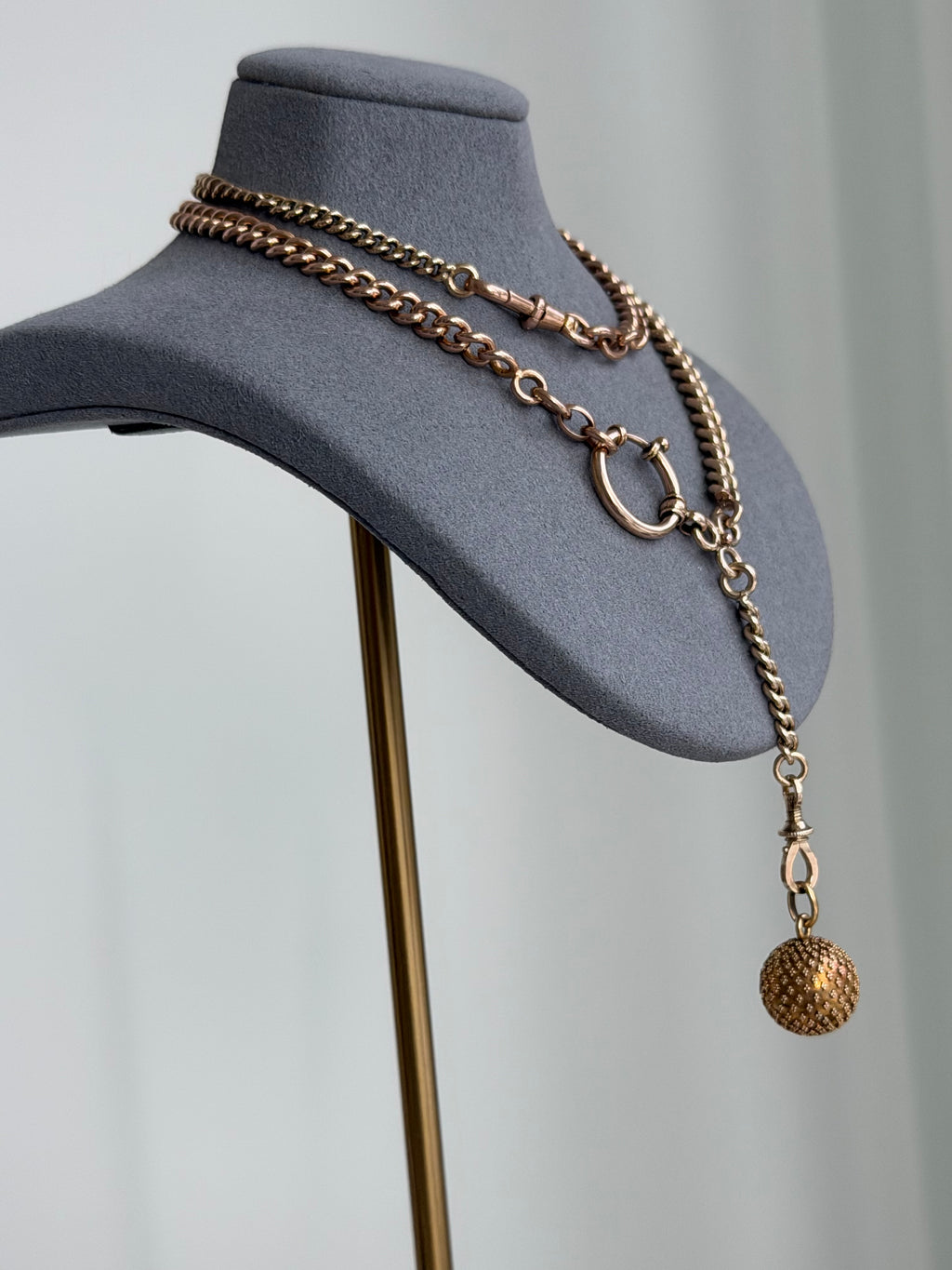 18CT GOLD GRANULATED ORB PENDANT