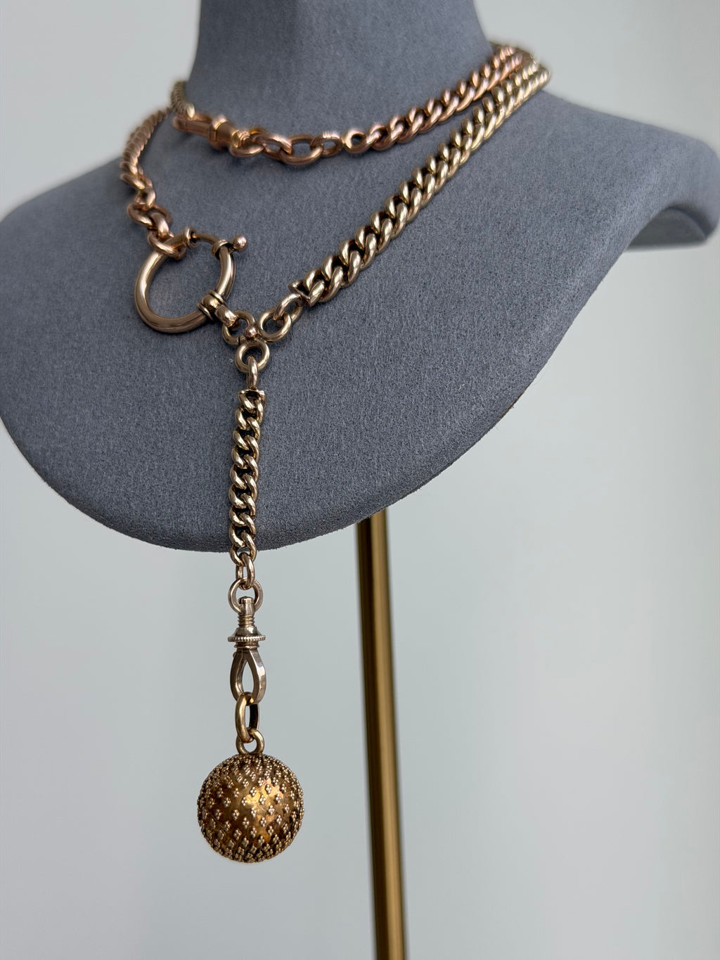 18CT GOLD GRANULATED ORB PENDANT